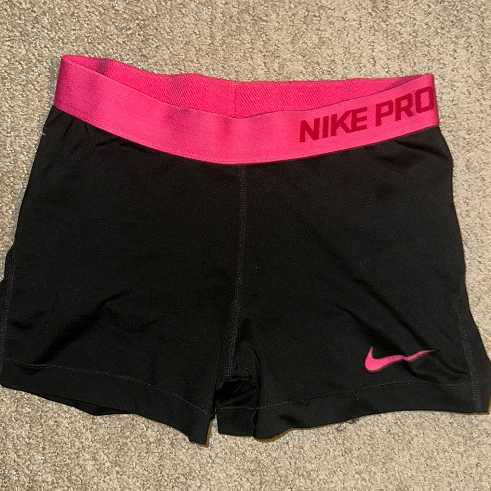 Women’s size medium Nike pro shorts, black with pink